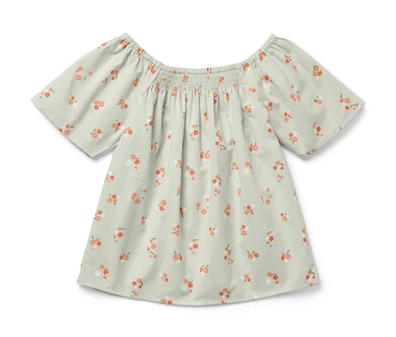 Hellgrüne Kinder-Bluse mit kurzen Ärmeln und Blumenmuster.