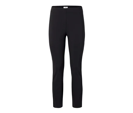 Schwarze Stretchhose.