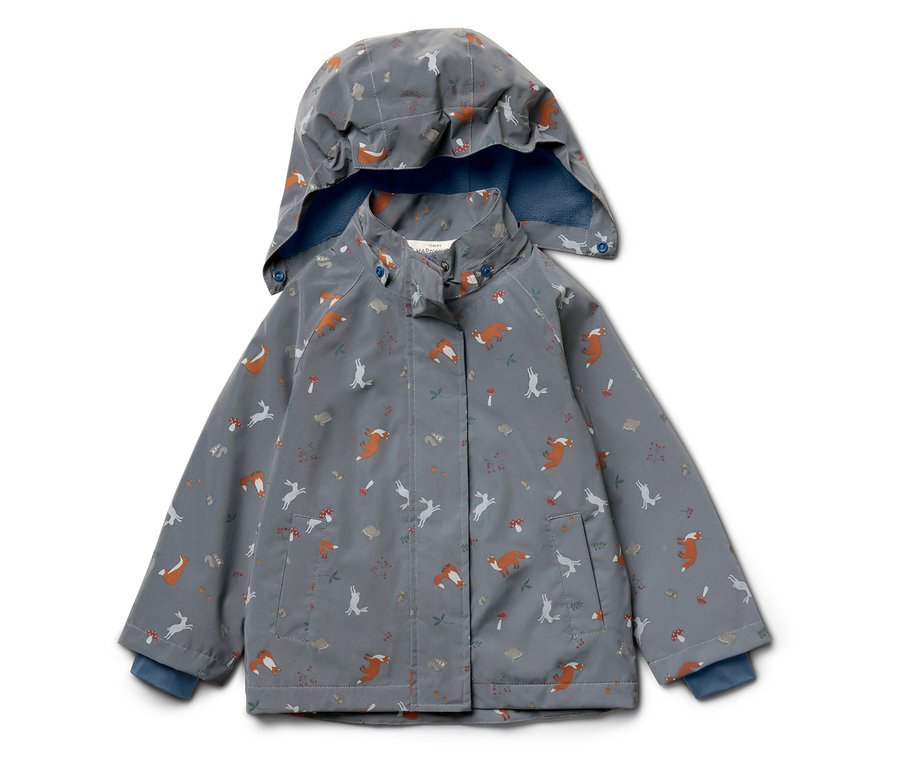 Graue Kinderjacke mit Kapuze, bedruckt mit Füchsen, Hasen, Pilzen und Wolken.
