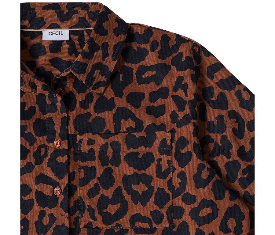 CECIL Hemdbluse mit braun-schwarzem Leopardenmuster, Kragen, Knopfleiste und Brusttasche.