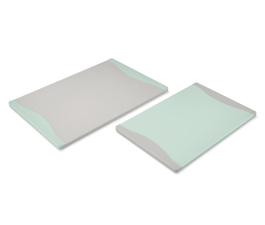 Zwei Schneidebretter.