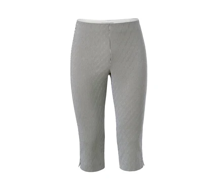 Gestreifte Stretchhose in 3/4-Länge.