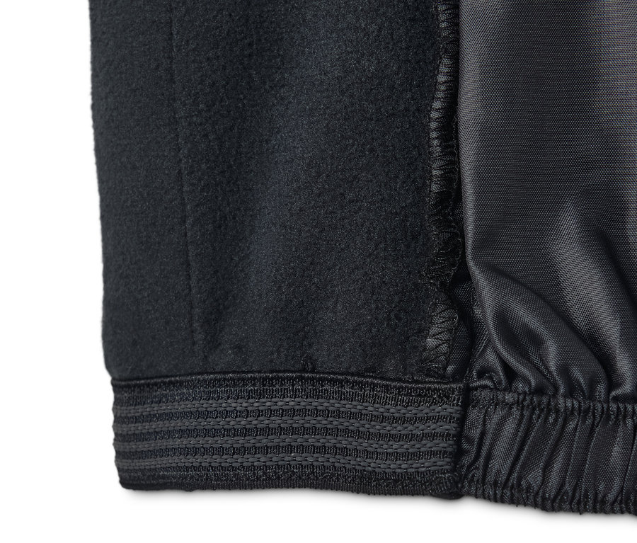 Detailaufnahme einer schwarzen Jetskihose.