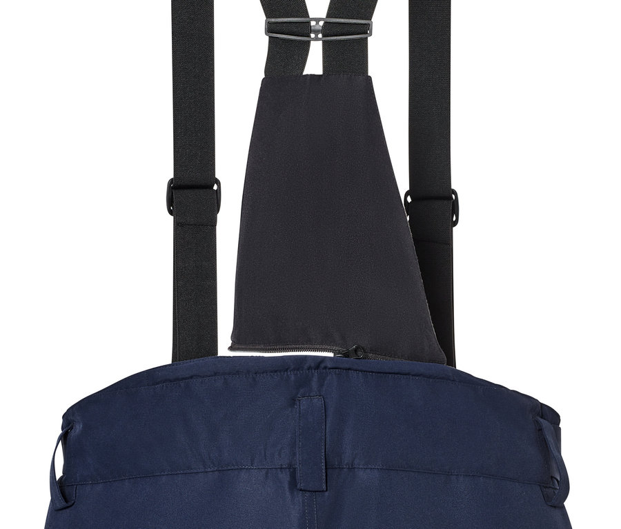 Detail einer blauen Skihose mit schwarzen Hosenträgern.