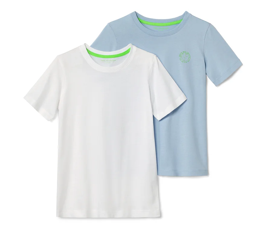 Zwei Kinder-T-Shirts: ein weißes und ein hellblaues.
