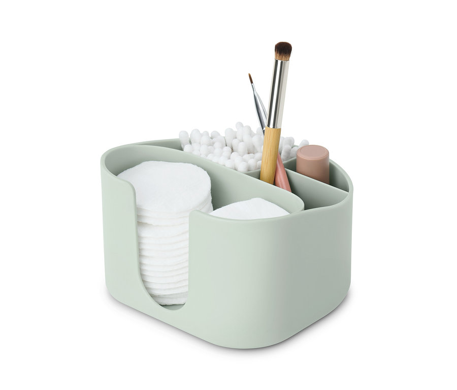 Ein hellgrüner Kosmetik-Organizer mit Wattepads, Wattestäbchen und Make-up-Pinsel.
