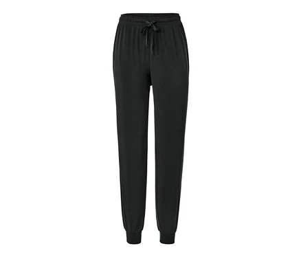 Schwarze Pyjamahose mit Kordelzug in der Taille.