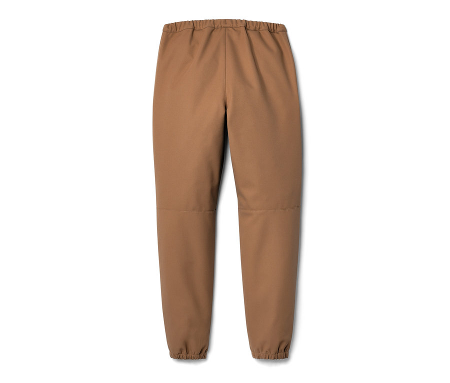 Braune Kinder-Softshellhose auf weißem Hintergrund.