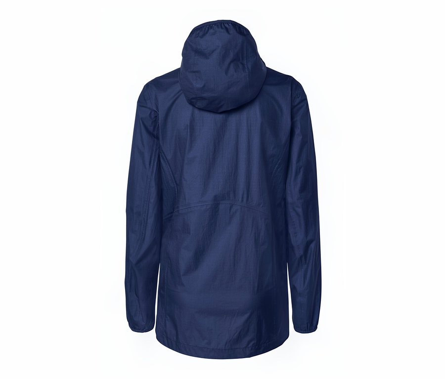 Rückansicht der marineblauen, ultraleichten Regenjacke »packable«.