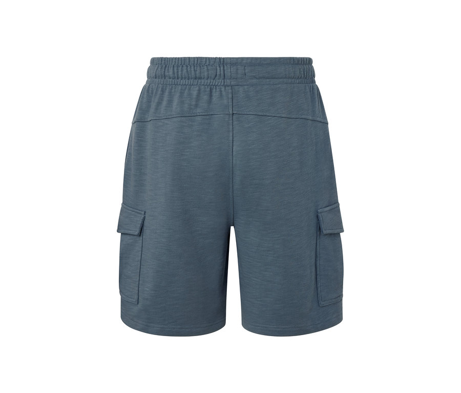 Blaue Cargo-Sweatshorts.