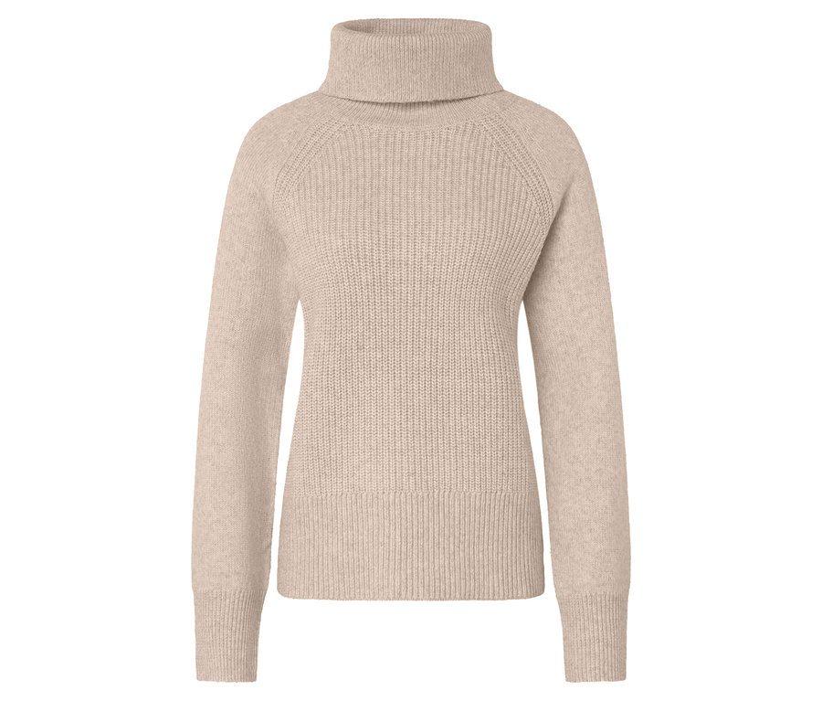 Ein cremefarbener, melierter Rollkragenpullover liegt auf einem weißen Hintergrund.