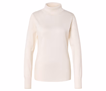 Ein cremefarbener Rollkragenpullover mit langen Ärmeln liegt vor einem weißen Hintergrund.