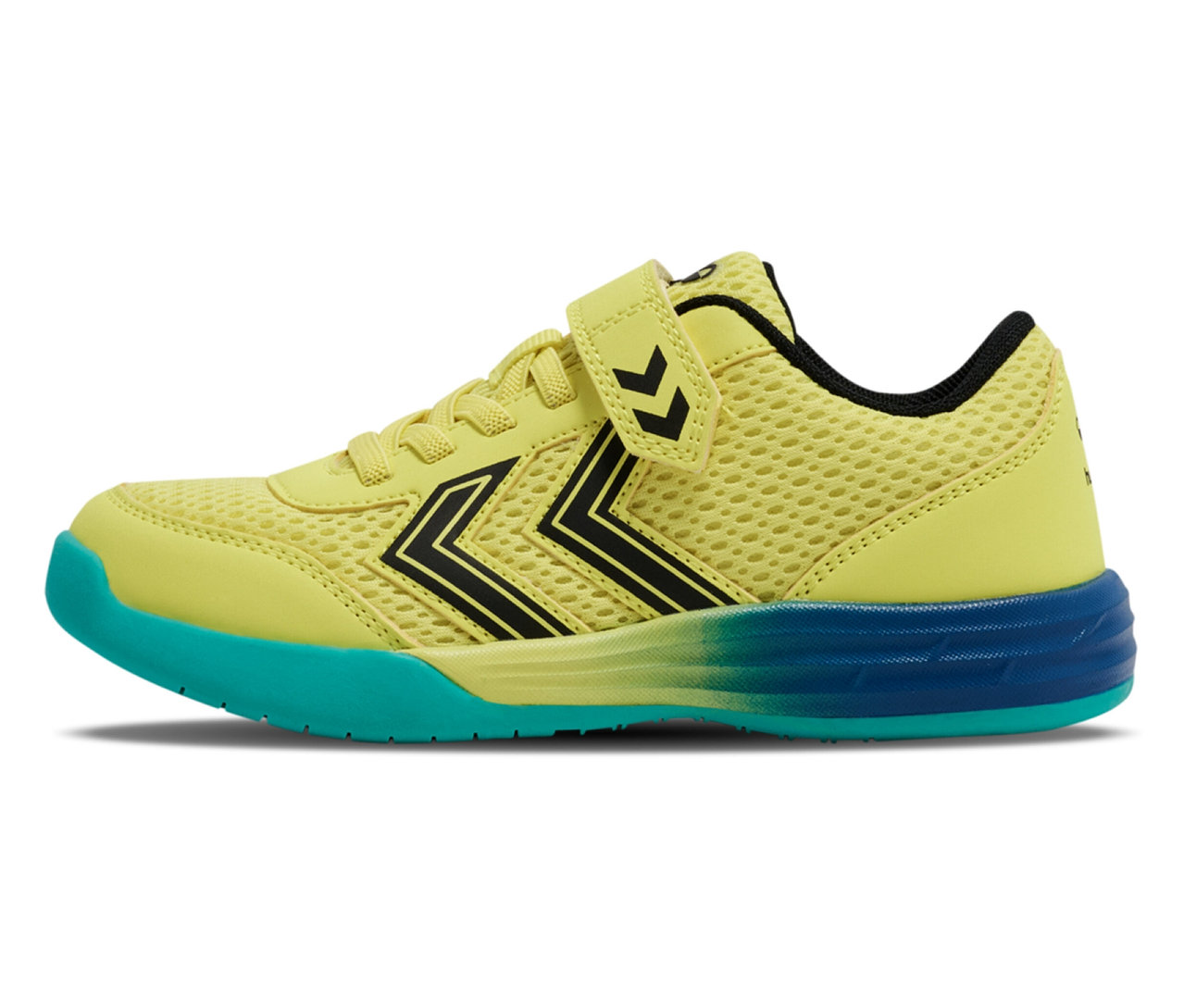 Gelber hummel® Multiplay Flex VC JR Schuh mit Klettverschluss und blau-grüner Sohle von der Seite.