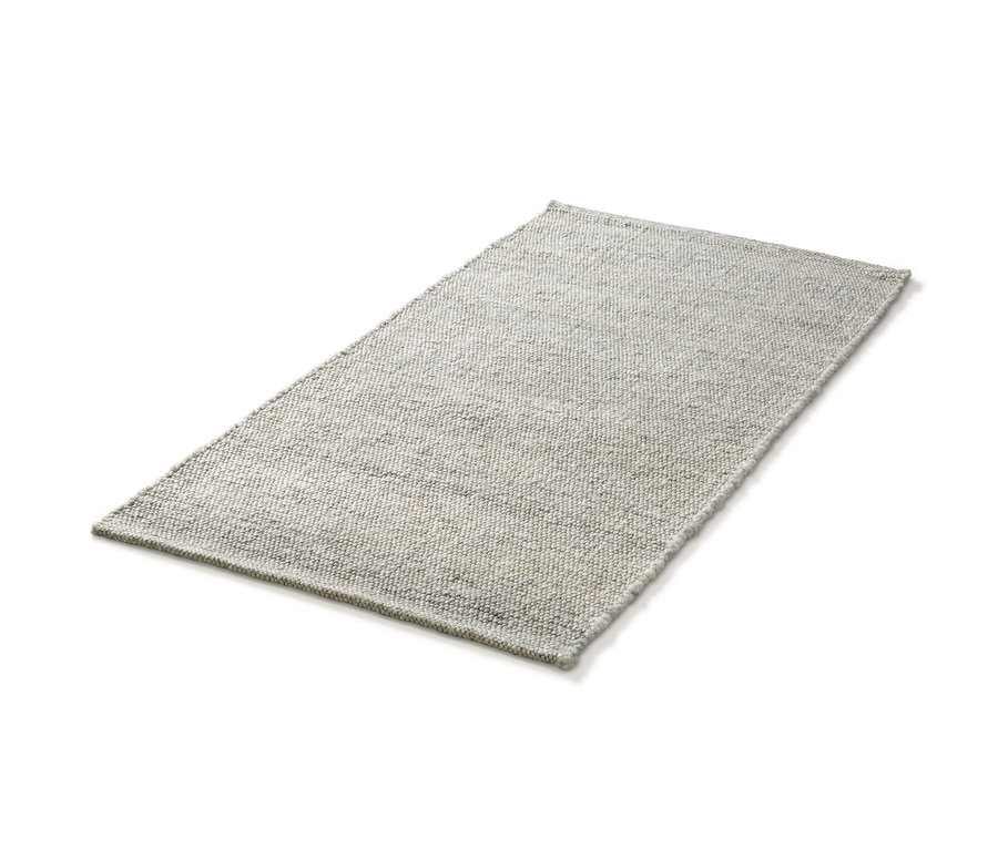 Ein beiger Struktur-Teppich, ca. 140 x 70 cm, liegt auf dem Boden.