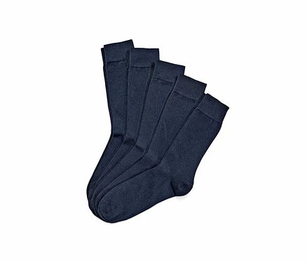 Fünf Paar blaue Socken.