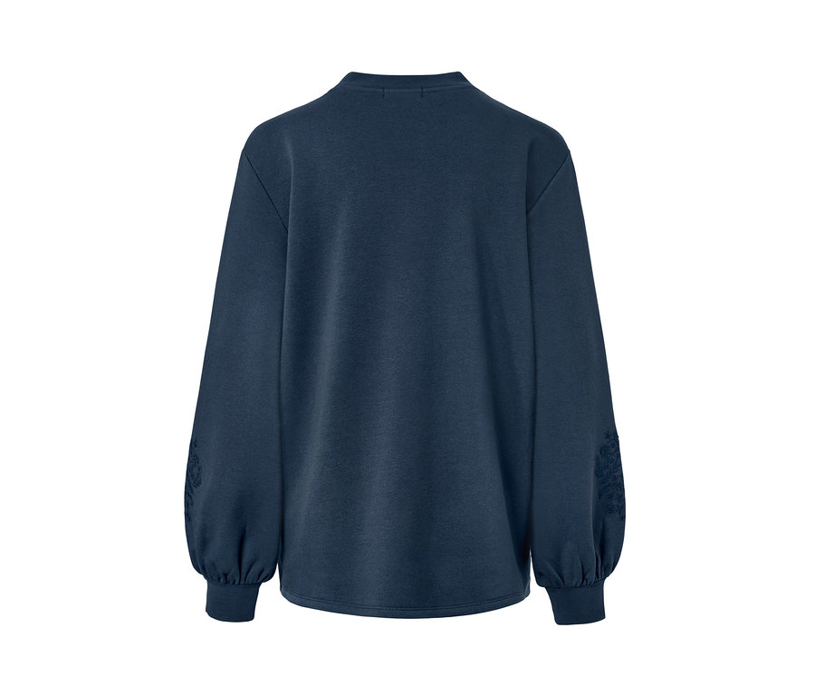 Detailansicht der Rückseite eines Still-/Umstands-Sweatshirts.