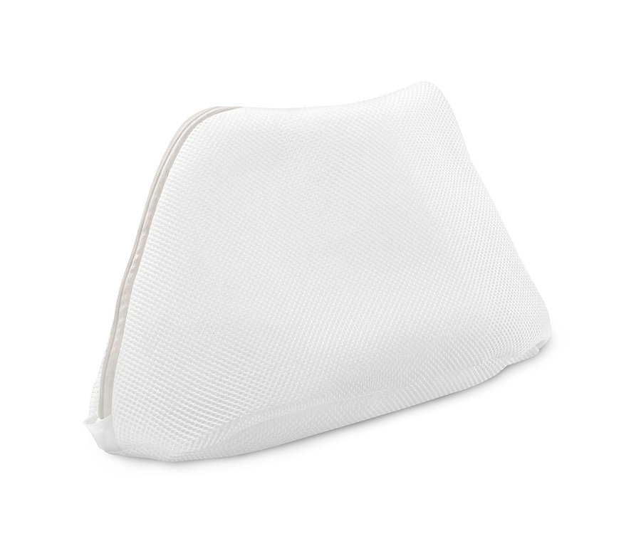 Ein weißes Wäschenetz für Schuhe mit Reißverschluss liegt auf einem weißen Hintergrund.