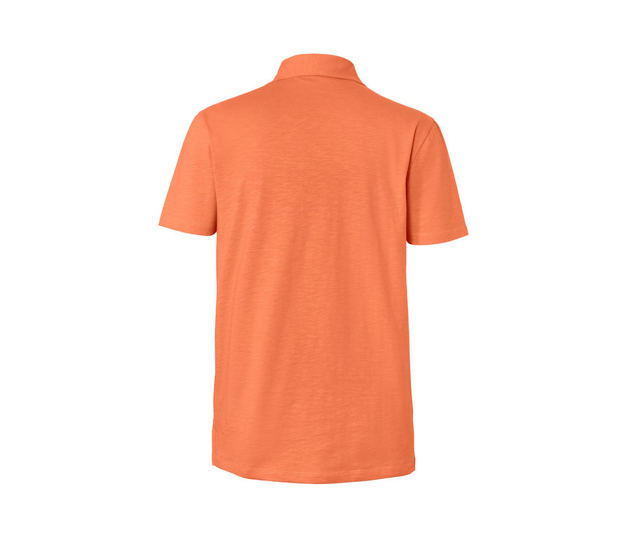 Rückansicht eines orangefarbenen Jersey-Poloshirts.