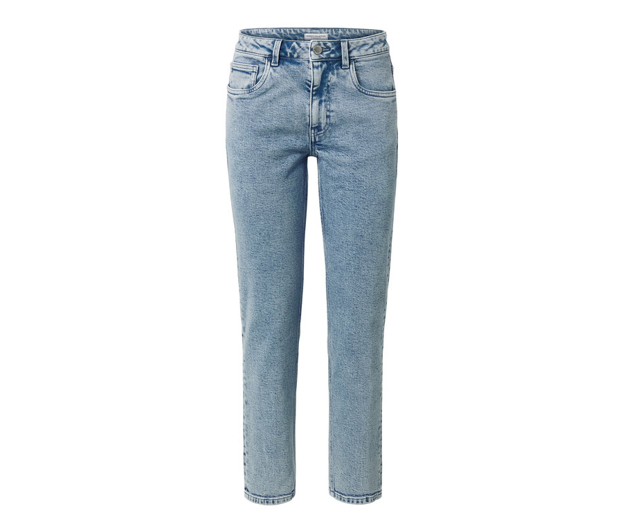 Helle blaue Modern Jeans – Fit »Ava« auf weißem Hintergrund.