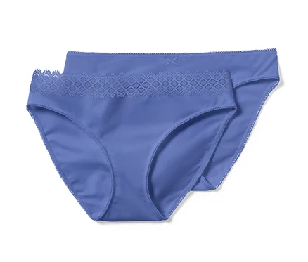 Zwei blaue Slips.