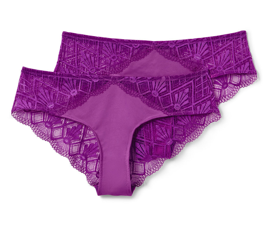 Zwei lila Brazilslips mit Spitze.