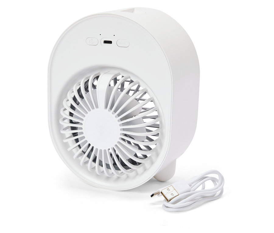 Ein weißer, runder Mini-Ventilator steht neben einem USB-Kabel.