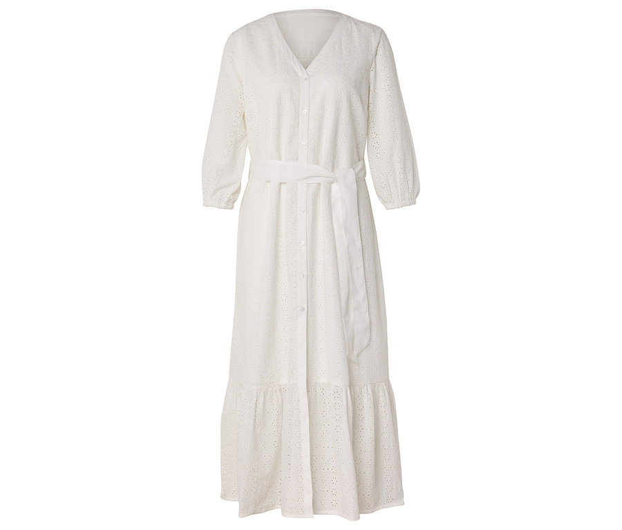 Ein langes, weißes Kleid mit einem V-Ausschnitt, langen Ärmeln und einem Gürtel ist auf einem weißen Hintergrund zu sehen.