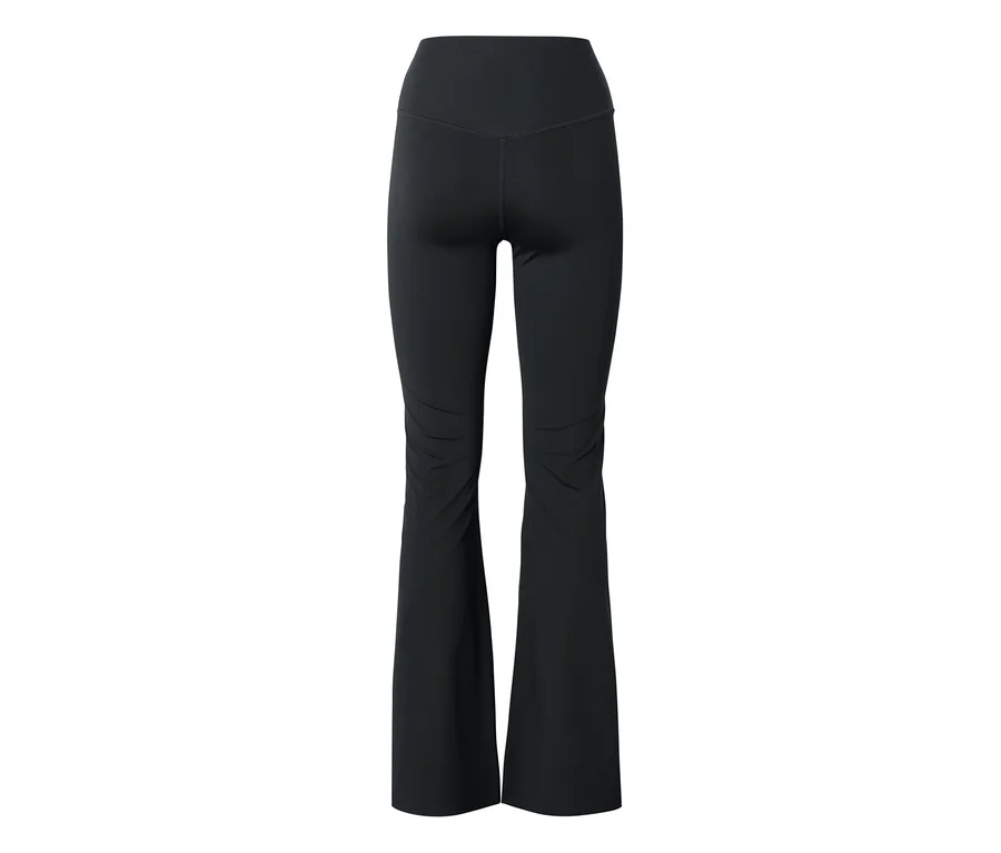 Schwarze, hoch taillierte Leggings mit ausgestelltem Bein, Rückansicht.