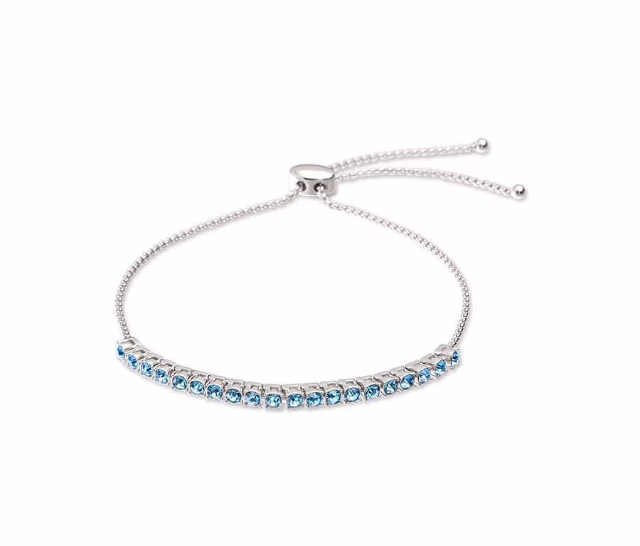 Silbernes Armband mit hellblauen Steinen und verstellbarem Verschluss.