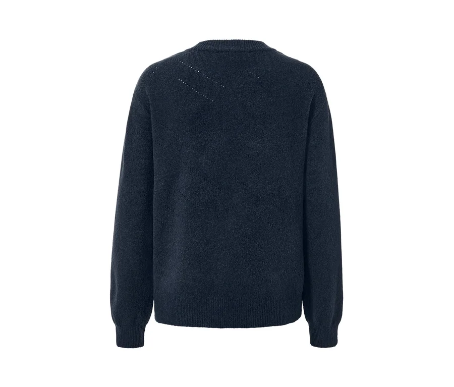 Nahaufnahme eines Strickpullovers mit Ajour-Muster.
