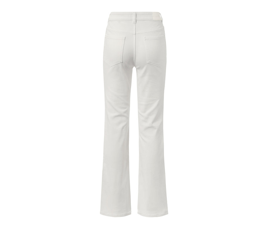 Rückansicht einer cremeweißen Bootcut Jeans – Fit »Lou«.