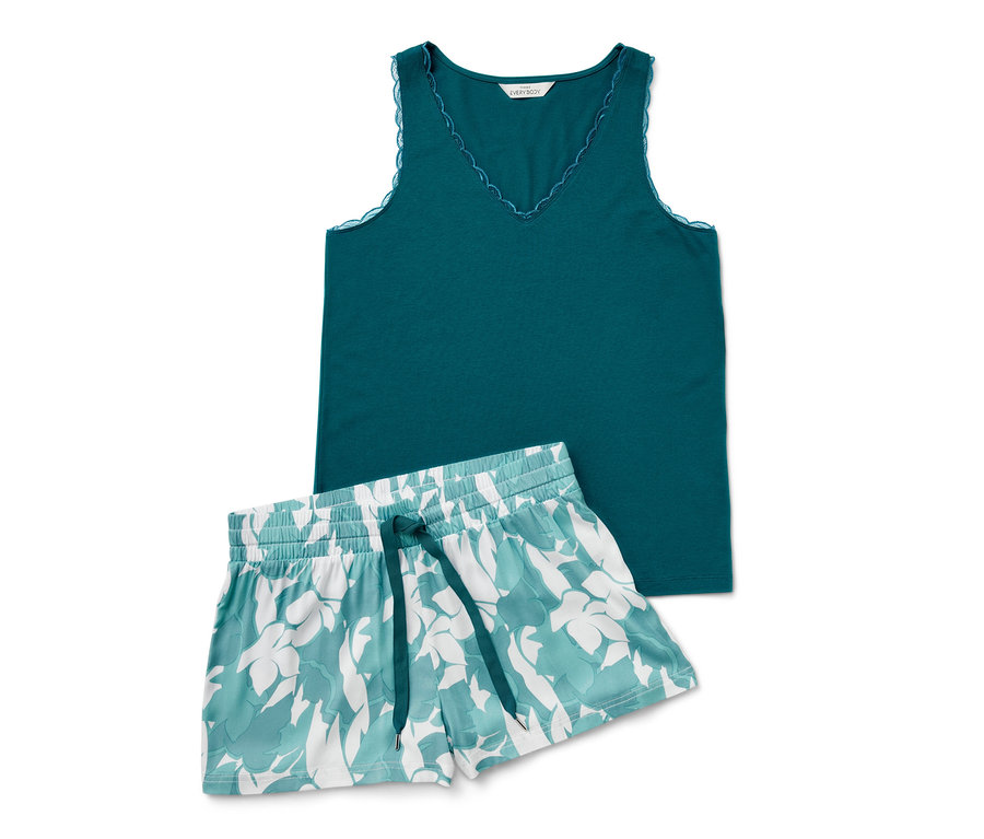 Nahaufnahme eines grünen Shorty-Pyjama-Sets mit floralen Shorts.