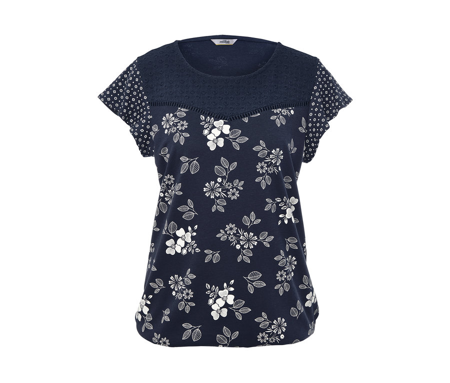 Blaues Shirt mit Lochstickerei, kurzen Ärmeln und Blumenmuster.