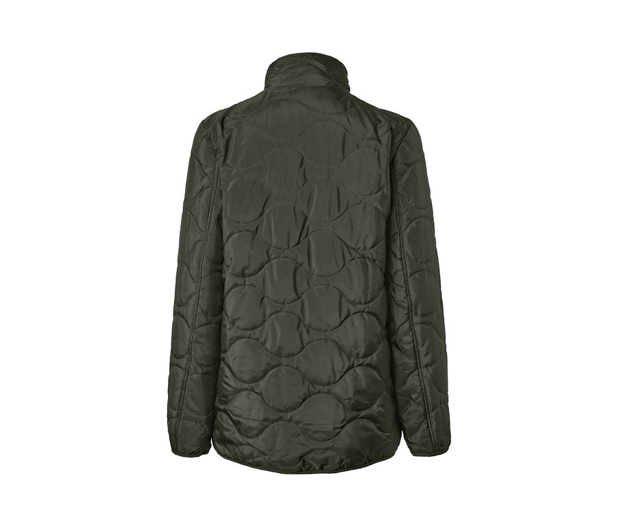 Detailansicht der Rückseite einer Steppjacke.