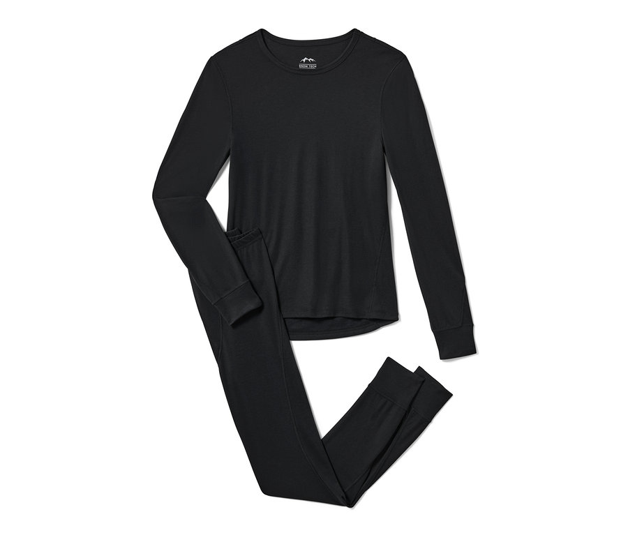 Thermo-Funktionsunterwäsche liegt auf einem weißen Hintergrund.