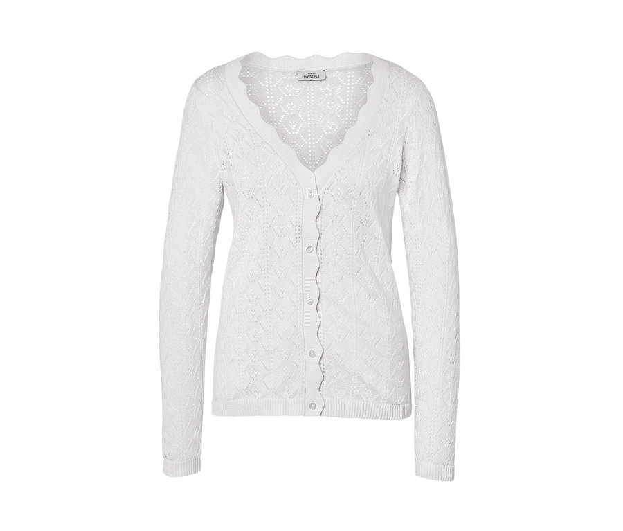 Weisse Strickjacke mit Ajour-Muster.