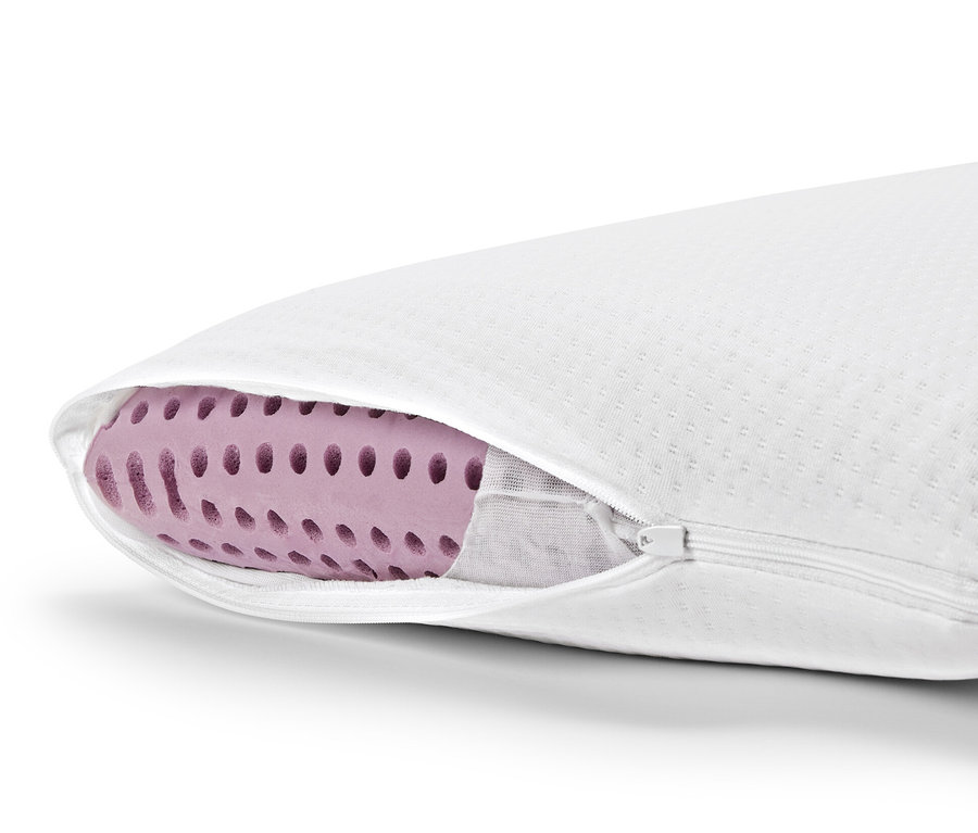 Detailansicht eines Visko-Komfortkissens mit freiliegendem lila Schaumstoffkern und weißem gestepptem Reißverschlussbezug.