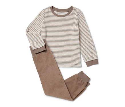 Baby-Nicki-Set mit einem gestreiften Oberteil und braunen Hosen.
