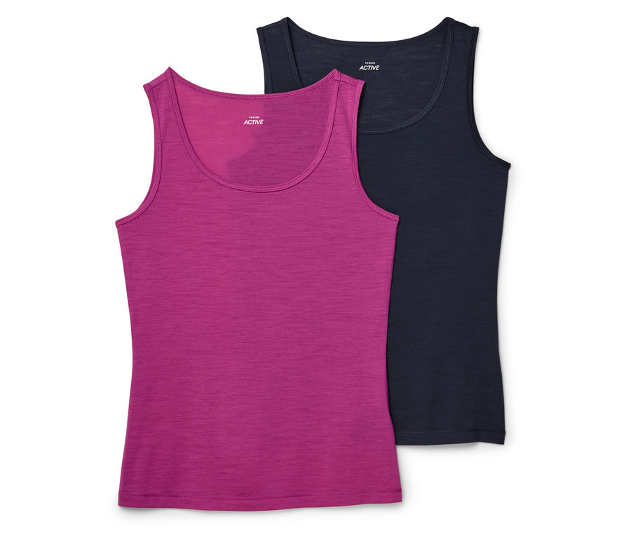 Zwei Tanktops liegen übereinander, eines in Pink und eines in Dunkelblau.
