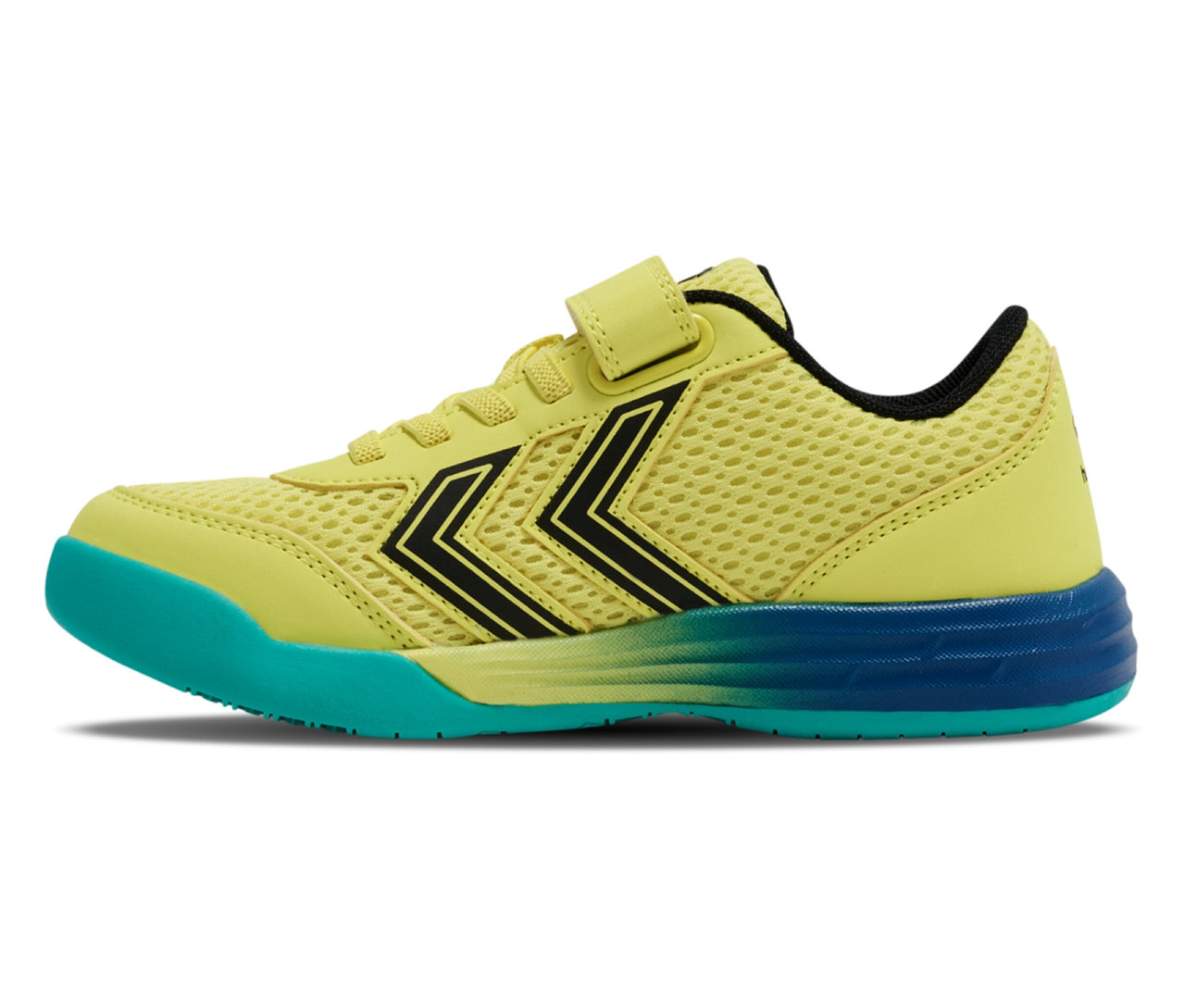 Gelber hummel® Multiplay Flex VC JR Schuh mit Klettverschluss und blau-grünlicher Sohle.
