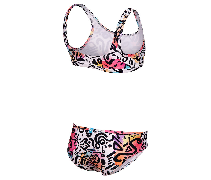 Weißer Bikini mit farbigen geometrischen Mustern, bestehend aus einem Oberteil und einer Badehose.