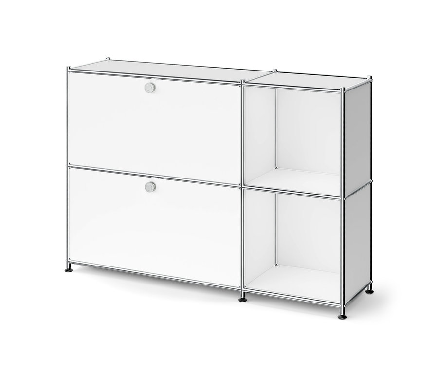 Weißes, modulares Sideboard mit Chromrahmen, zwei geschlossenen Fächern mit Türen und zwei offenen Regalfächern.