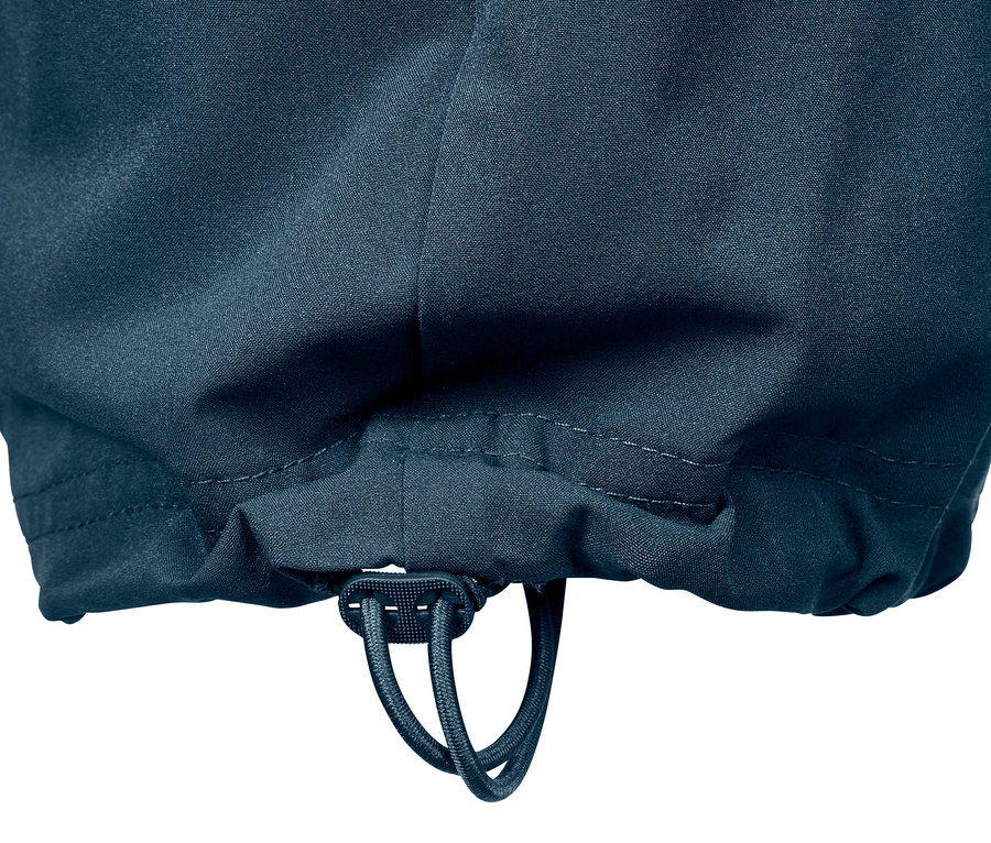 Detailaufnahme einer Softshell-Hose mit Kordelzug.