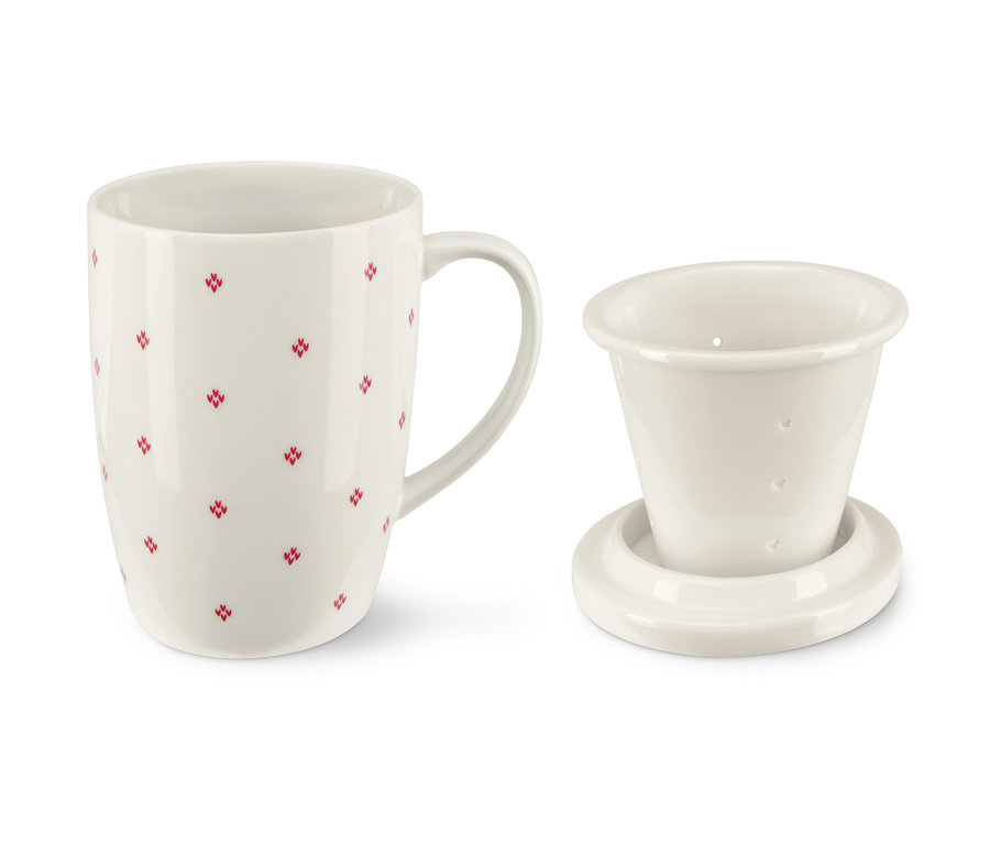 Eine Teetasse mit Sieb und Deckel. Die Tasse ist weiß und hat ein rotes Muster.