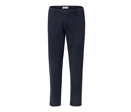 Eine dunkelblaue Chino.