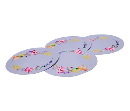 Vier Platzsets mit Blumendesign.