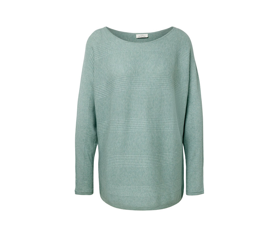 Salbeigrüne Feinstrickpullover.