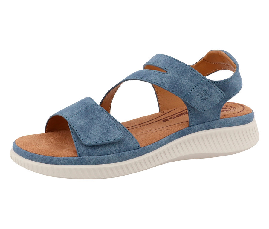 Eine einzelne blaue Riemchensandalen mit Klettverschluss liegt auf einer weißen Oberfläche.