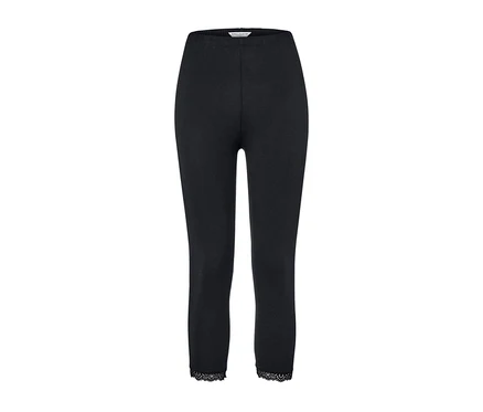 Schwarze 3/4-Leggings mit Spitzenborte.