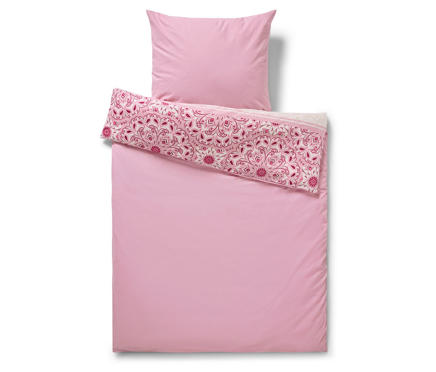 Rosa Renforcé-Bettwäsche mit Mandala in Normalgröße und grüne Renforcé-Bettwäsche mit Mandala in Übergröße.